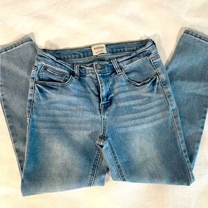 Kenzie women’s jeans. Medium wash. Size 8/29